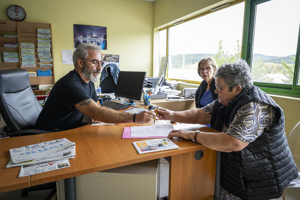 François dans un bureau