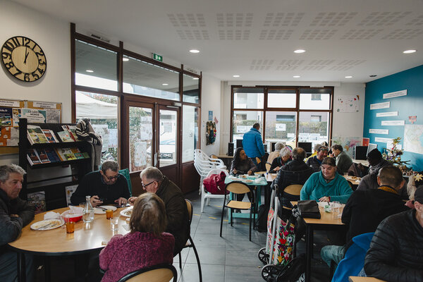 Repas partagé hebdomadaire au Café du monde